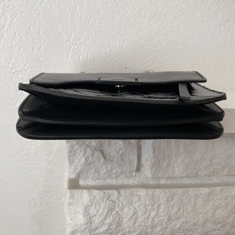 Laura DiMaggio black leather 90s Y2K patent hand bag
